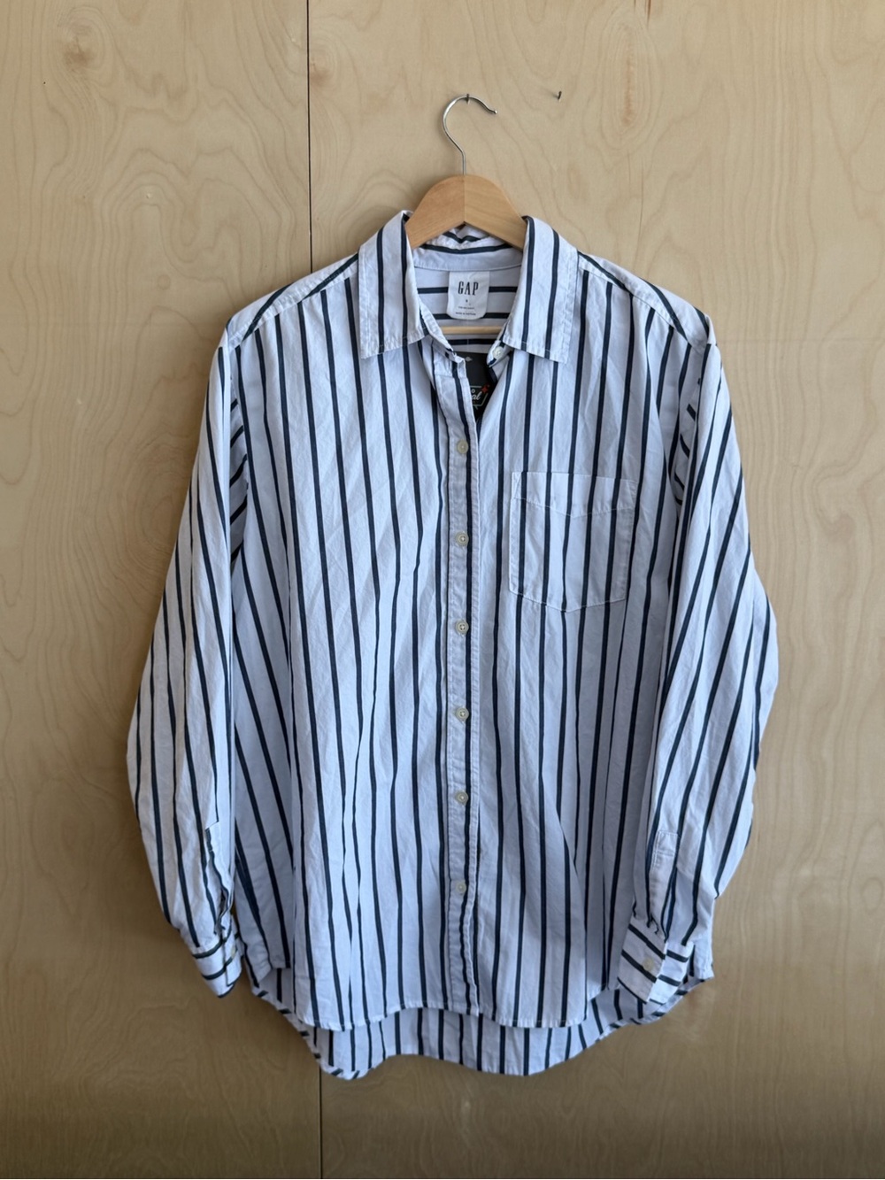 GAP White Button-Down Shirt with Black Vertical Stripes - Picture 1 of 5